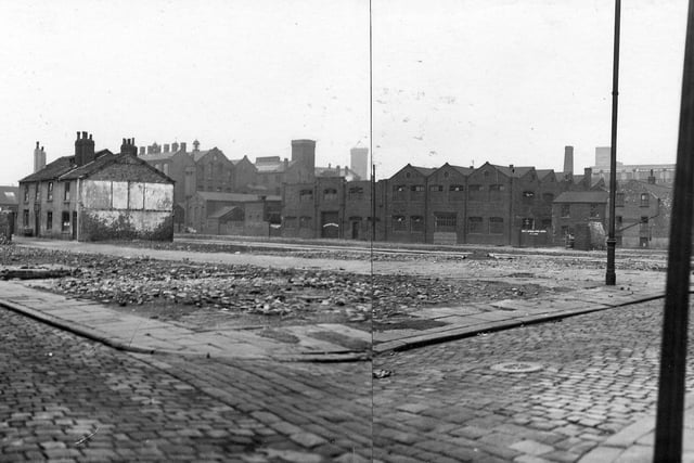 Camp Fields clearance from Back Row and Stone Row looking across to David Street and Front Row. The Bricklayers Arms is on the left and the Carpenters public house on Front Walk, on the right. Leeds Industrial Co-operative Society bakery and Victoria Engineering works can be seen on Front Row.