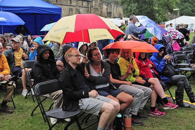 The audience braves the wet weather for the bands. (pic by Steve Riding)