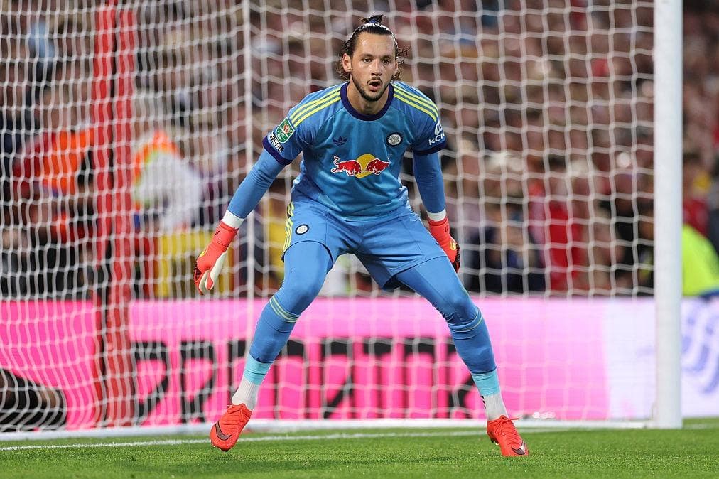 ‘Pole position’ - Ex-PL keeper makes two big James Trafford & Leeds ...