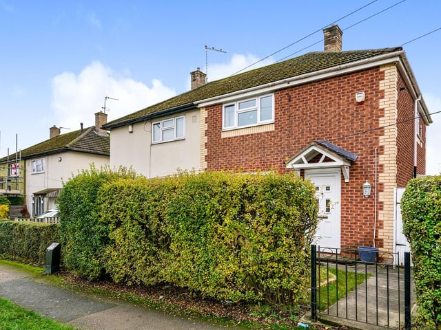 This ready-to-move-into home is ideally suited to the first time buyer, a professional couple or family thanks to its close proximity to local amenities and easy access to Leeds city centre.