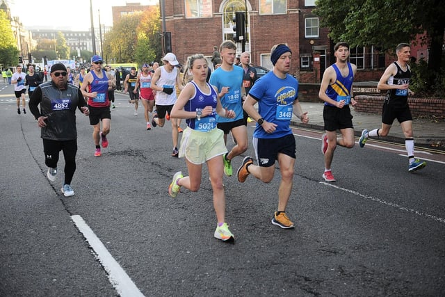 Runners returning to The Headrow to cross the finishing line. (pic by Steve Riding)