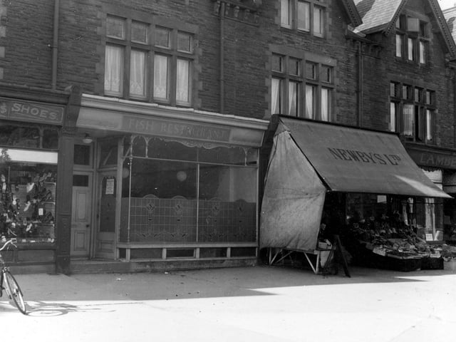 Street Lane in September 1938. To the left is no 51, Samuel Webster boot and shoe shop. Moving right no 53, fish and chip shop, business of John H.E. Priestley. Newbys Ltd at no55 sell fish, fruit and vegetables.