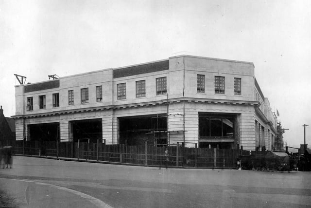 Lewis's department store during construction in July 1932.
