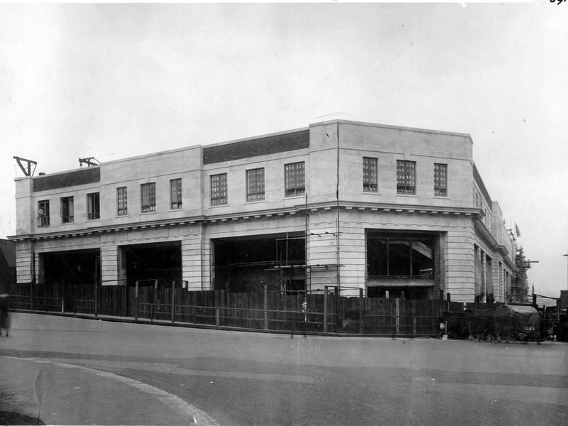 Lewis's department store during construction in July 1932.