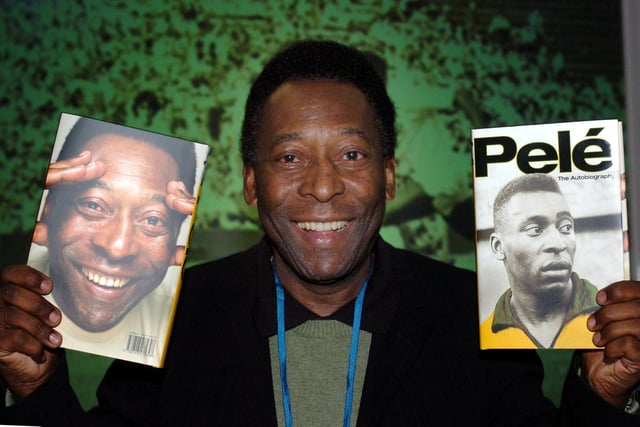 Pelé pictured with his autobiography.