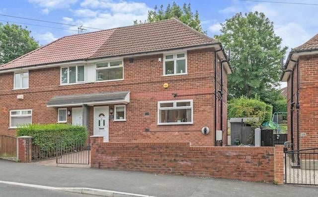 Just off York Road this beautifully presented and spacious semi detached family sized house is offered for sale in ready to move into condition and features spacious and well appointed rooms, each one neutrally and tastefully decorated.