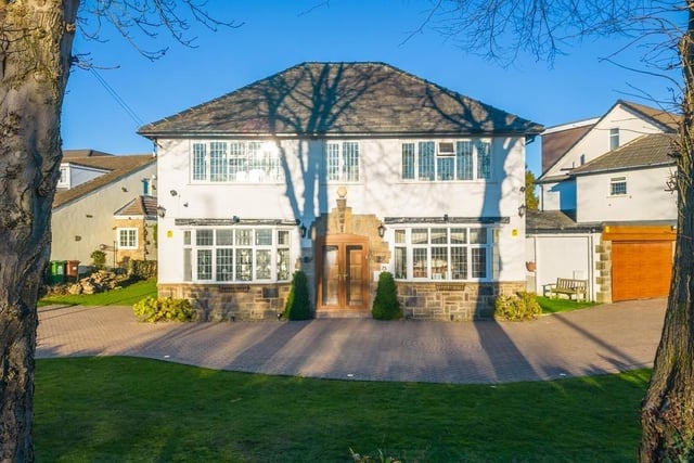 This superb family home is the ideal property for buyers looking to acquire an Alwoodley Lane home, with four bedrooms, three reception rooms and a total of 2,874 Sqft.