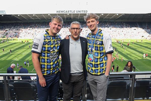 Leeds legend and current Sky Sports pundit Barrie McDermott with Hamish and Ben Weir, who were wearing the Rhinos kit designed in tribute to their father Doddie Weir.