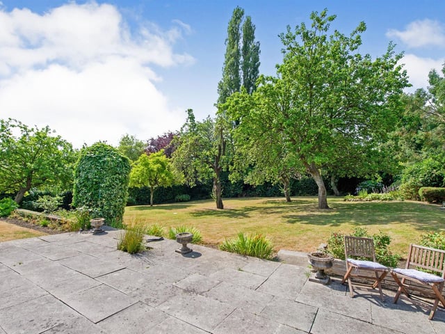 A stunning garden for al fresco dining or entertaining.