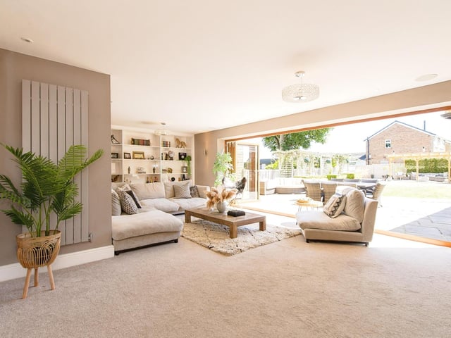 An alternative view of the lounge and garden areas.