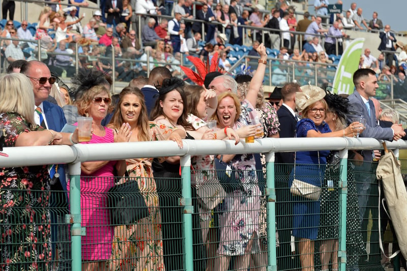 St Leger Festival, Ladies Day 2021. Crowds cheering on the horses