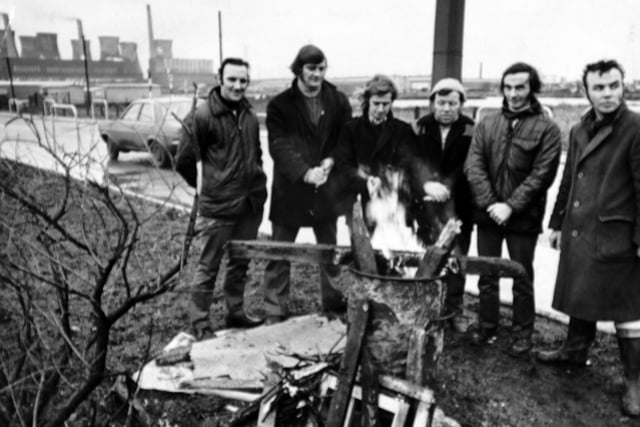 Miners picketing outside Skelton Power Station at Stourton in January 1972.
