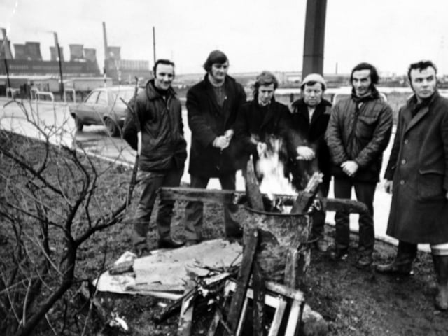 Miners picketing outside Skelton Power Station at Stourton in January 1972.