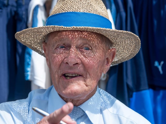 Sir Geoffrey Boycott is one of England's most celebrated cricketers, having played for both Yorkshire and England. But before he began his career in cricket, Boycott attended Fitzwilliam Primary School in Wakefield and played for Ackworth Cricket Club in Wakefield.