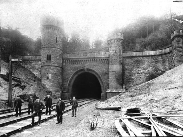 The engineer was Thomas Grainger and the contractor James Bray.