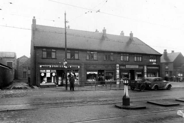 Shops on Belle Isle Road in March 1951. Andersons newsagent, E.H. Batty fruit, veg, fish and rabbit seller and Gallons Ltd. grocer are shown.