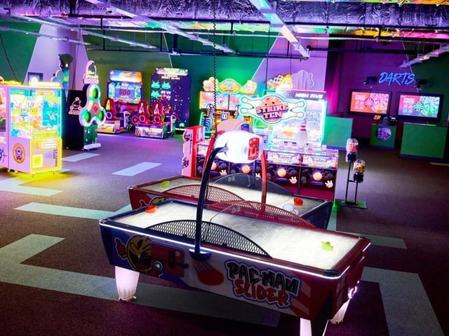 A fully equipped arcade and pair the activities with a refreshment from an on-site cocktail bar, where sports fans can enjoy TNT Sports and Sky Sports.
