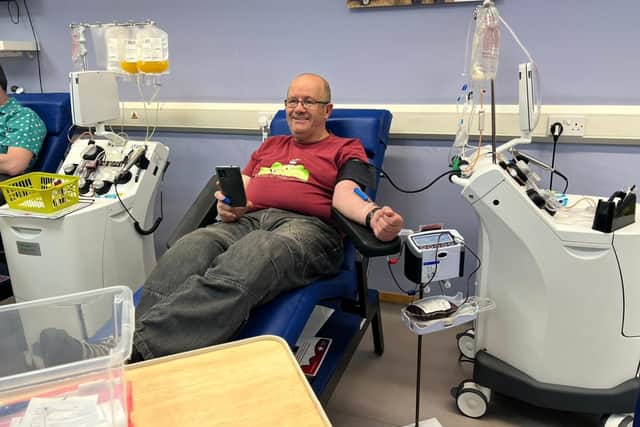 A donor in Luton lends his support. Picture: Who Is Hussain/PA Wire