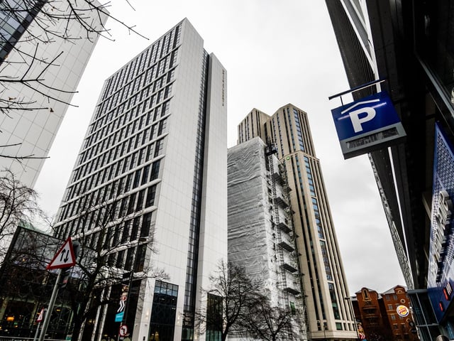Unite Students/White Rose View on Merrion Way is the 6th tallest building in Leeds. It is 27 storeys tall with 976 student bedrooms, reaching 79 metres.