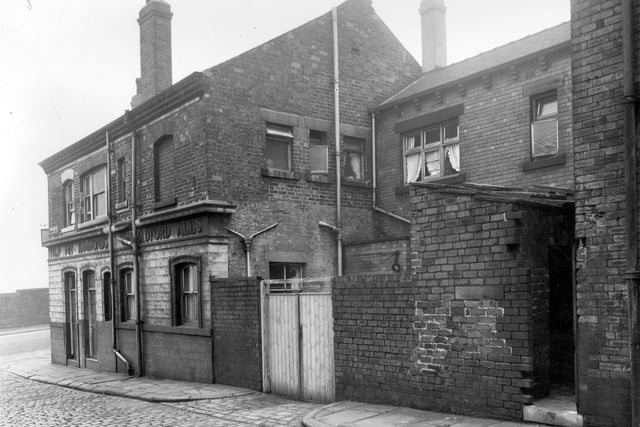 The Tulip Inn as seen from Princess Row. This Hammonds Ales pub fronts onto Dolly Lane. The landlord was Clifford Cracknell and the address was 42 Dolly Lane. At this side are gates to a yard where deliveries would be made. The inn had storage cellars or vaults where the kegs of ale could be kept. Far right is the access to toilets for the back to back houses on Primrose Row. Pictured in August 1958.