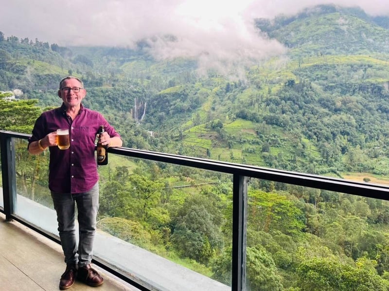 Raising a glass to Scottish lookie-likey Glenloch Sri Lankan misty mountain range vista