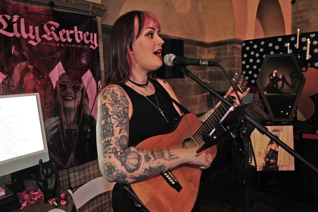 Alternative wedding singer Lily Kerbey singing at the fair. (pic by Steve Riding)