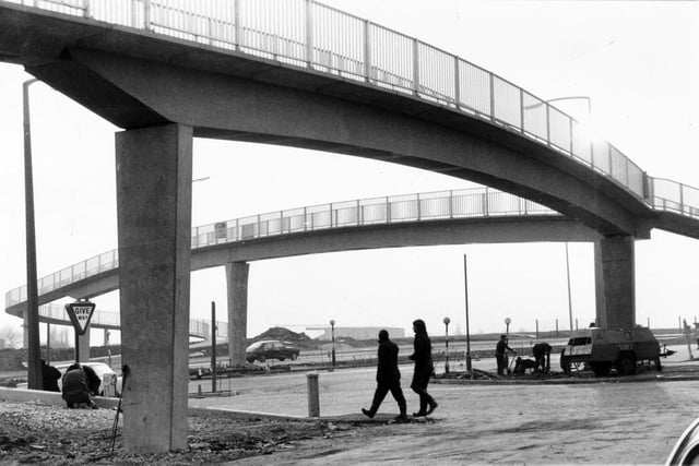 The footbridge over the Harehills Lane - York Road junction in November 1975.
