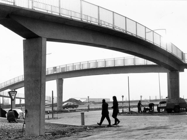 The footbridge over the Harehills Lane - York Road junction in November 1975.