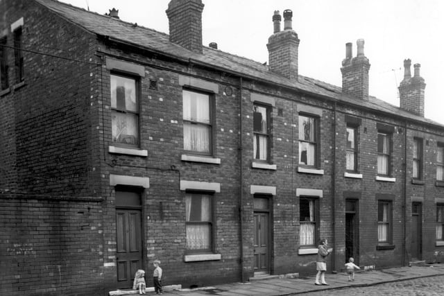 Children play on Barnet Terrace in May 1965.
