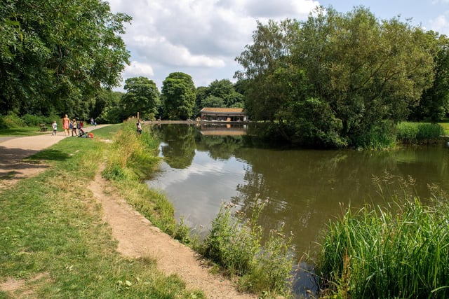 Middleton Park covers an area of 630 acres, of which 200 acres are ancient woodland. There is also a small lake, recreational areas and a former golf course. Dogs are welcome and may be off-lead in some areas.