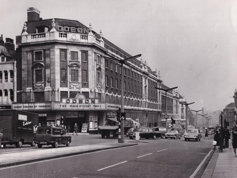 The name was changed to the Odeon following the purchase of the Paramount cinemas in the United Kingdom by the owner of Odeon, the Rank Organisation in 1940.