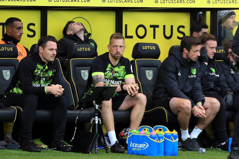 Chris Domogalla (C) is Farke's athletic trainer and will be responsible for putting the players through their paces in training and before matches. The 37-year-old has also worked with Farke for many years after encountering the manager at Borussia Dortmund II. (Photo by Stephen Pond/Getty Images)