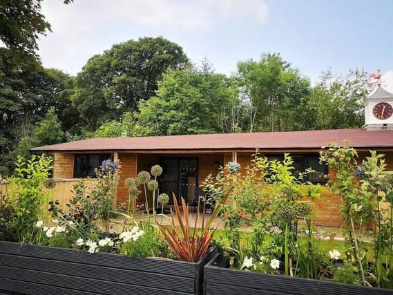 This barn conversion benefits from being close to lots of scenic walks, including the Otley Chevin. It is also great for exploring the Yorkshire Dales, Ilkley, Harrogate, York, Otley and Skipton.