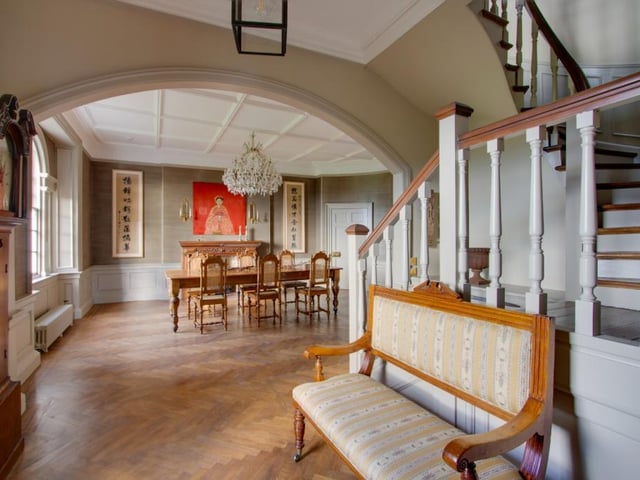 Dining hall.