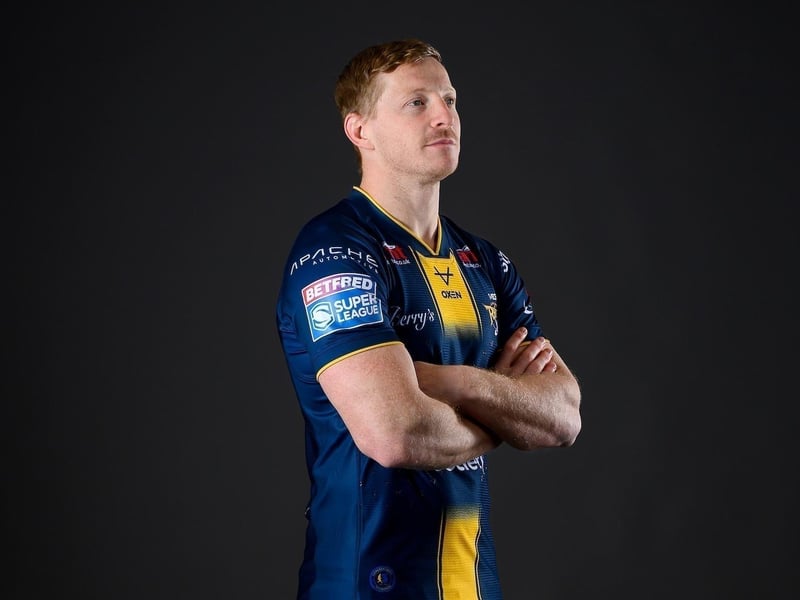 Lively, provided the final pass for three tries, took some high balls well 8