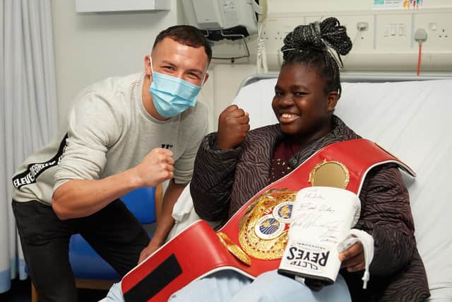 Josh Warrington visits Leeds Children’s Hospital ahead of his upcoming fight next week,  pictured here with Hadja Conde, age 9. (Picture: Matthew Pover Matchroom Boxing)