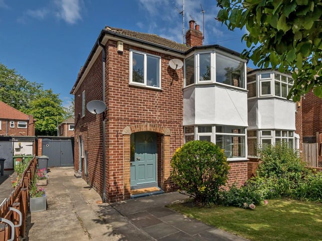 This semi-detached property is in a sought-after location, near Potternewton Park, Chapel Allerton, and just a 10 minute bus ride into Leeds. There is a spacious open plan kitchen diner and a separate living room on the ground floor, with three bedrooms and a house bathroom on the first floor. The house benefits from off-street parking, a garage and gardens to the front and back. It is listed with Northwood and has an asking price of £300,000.