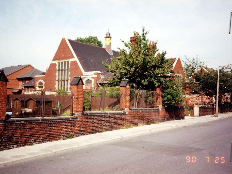 Colenso Mount showing St. Edward's Church Hall. A listed building built in about 1904, it was originally St. Edward's Church School, and later became a community centre after the demolition of the church, but is unoccupied at the time of the picture in July 1990.