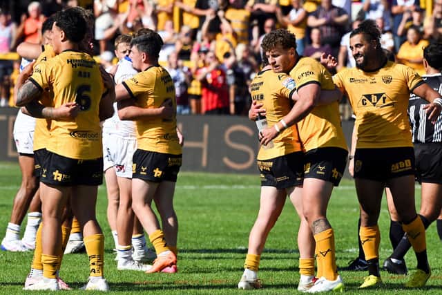 Castleford Tigers players celebrate their 36-34 victory against Leeds Rhinos. Picture by Matthew Merrick/SWpix.com.