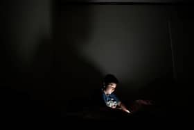 Child on a smartphone. (Photo: MARVIN RECINOS/AFP via Getty Images)