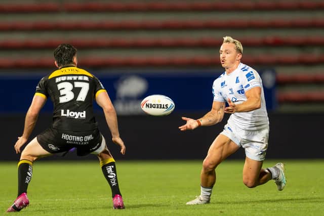 A hamstring injury will keep Toulouse Olympique's Olly Ashall-Bott, right, out of this evening's game at Leeds Rhinos. Picture by Fabrice Rodriguez/SWpix.com.