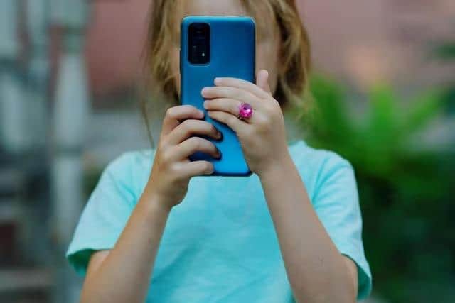The free SafetyMode parent guide includes practical steps and conversation starters for families navigating a child’s first phone