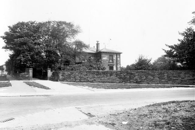 This view looks from junction with Scott Hall Road on to Potternewton Lane. Building on the right is Rutland Lodge. Pictured in June 1938.
