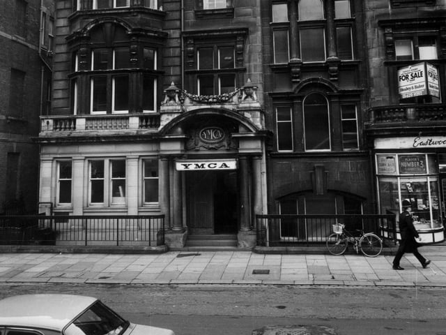 Albion Place in April 1983 showing the YMCA building in the centre. This opened in 1908 and was used for the YMCA until 1984. To the right a policeman is seen walking past Eastwood tobacconists. On the left an alleyway known as Change Alley runs between the YMCA and the County Court building.
