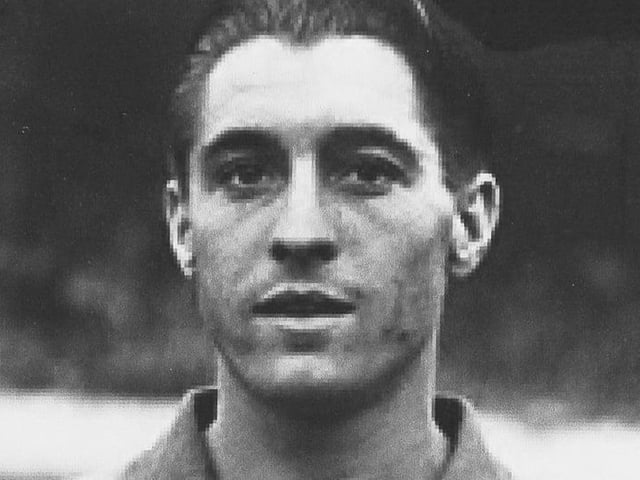 The then Leeds United manager Frank Buckley spotted Williams amid the Newport County team that knocked the Whites out of the 1949 FA Cup and paid £12,000 to bring him to West Yorkshire. The Briton Ferry-born winger was pacey, creative and combined well with compatriot John Charles to make goals for United. Williams ran a pub in Morley after retiring and stayed in Leeds until he died until 2013.