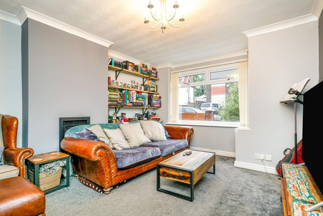 The home comes chain free and is suited to the first time buyer, a professional couple or family being close to local amenities and within easy access to Leeds city centre.