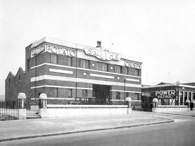 Smith's Potato Crisp factory, built on part of the site of the former York Road, Iron and Coal company. To the right no. 401 York Road is Leeds Modern Garage Ltd. Pictured in July 1931.