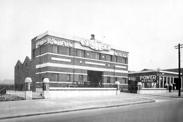 Smith's Potato Crisp factory, built on part of the site of the former York Road, Iron and Coal company. To the right no. 401 York Road is Leeds Modern Garage Ltd. Pictured in July 1931.