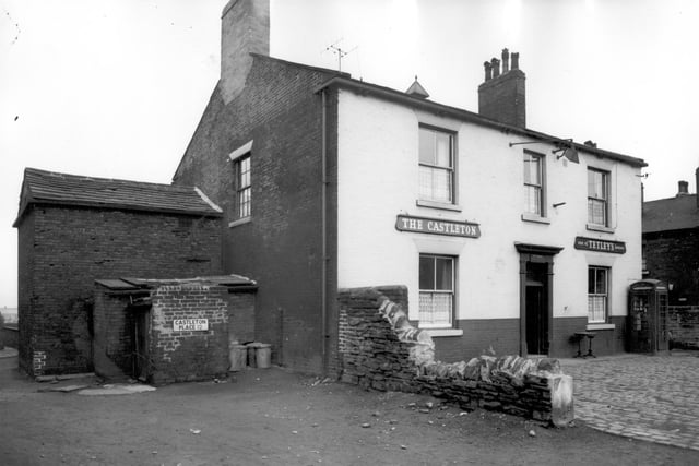 Castleton Hotel public house, one of Tetley's houses, pictured in February 1964. On the left is Castleton Place, to the right Castleton Terrace. There was thought to have been a fortification in the area described as a 'castle'. the name Castleton is derived from this.