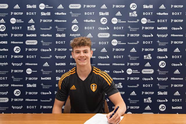 Leeds United youngster Luca Thomas signs professional terms with the club: July 5, 2022 (Credit: Leeds United)